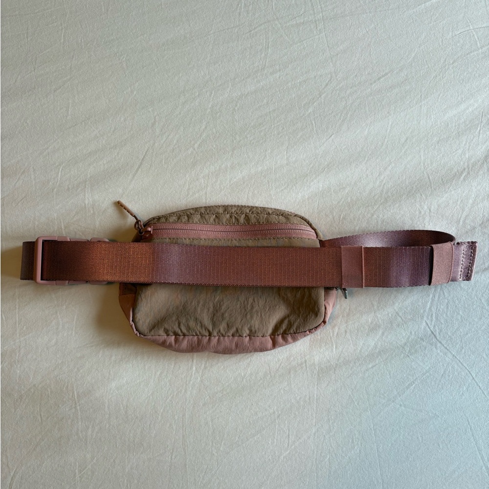 Lulu Lemon Everywhere Belt Bag 1L Blush - Picture 2 of 7